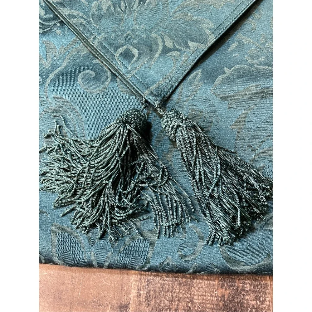 Table Runner 13